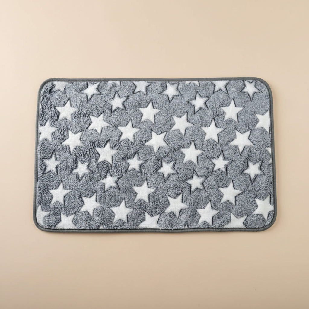 Soft Fleece Pet Blanket – Lightweight, Non-Slip & Washable