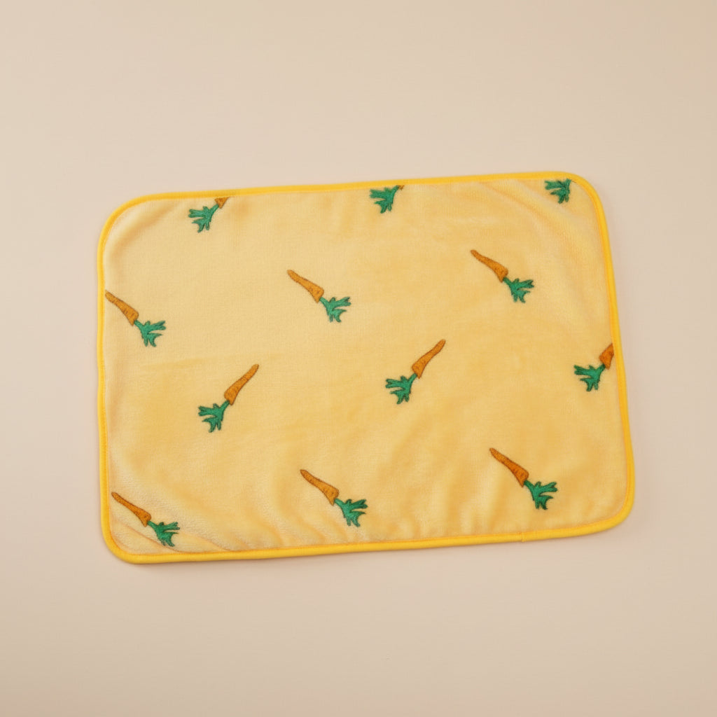 Soft Fleece Pet Blanket – Lightweight, Non-Slip & Washable